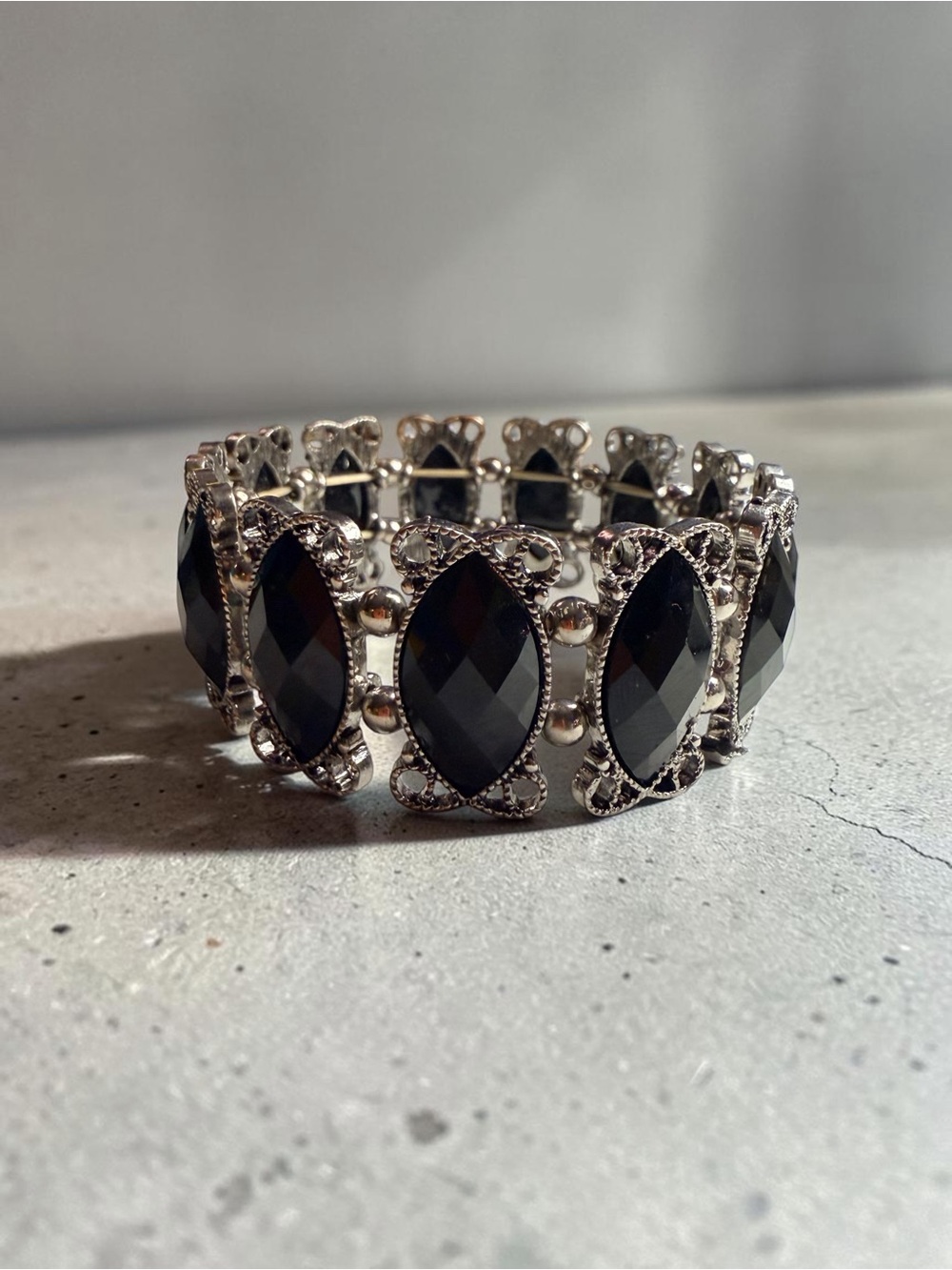 Elegant Black Marquise Stretch Bracelet - Silver Tone